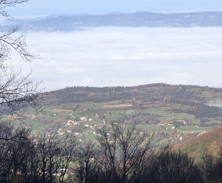 Bralki Špeli nič jasno: „Kaj se dogaja z vremenom? V Novem mestu 4 stopinje in megla, na Gorjancih pa sonce in osem stopinj!“