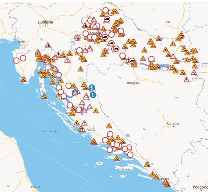 Avtoceste, ki vodijo proti morju so zaprte zaradi močne birje; vir: HAK