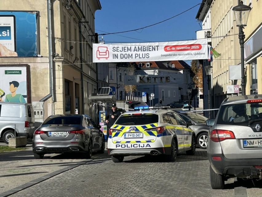 Drama v Novem mestu! Policija zaprla območje okrog sodišča – kaj se dogaja? (FOTO in VIDEO)