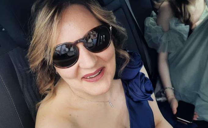 Mati in hči umrli po božični večerji, oče v hudem stanju: preiskujejo vzrok, vse kaže na to …