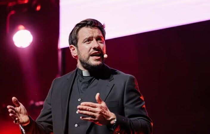 Martin Golob šokiral dvorano: »Najrajši imam partizanske praznike« (VIDEO)