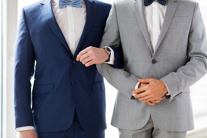 istospolna-poroka - NaDlani.si Zaradi istospolne usmerjenosti je ostal brez službe; Vir: Facebook