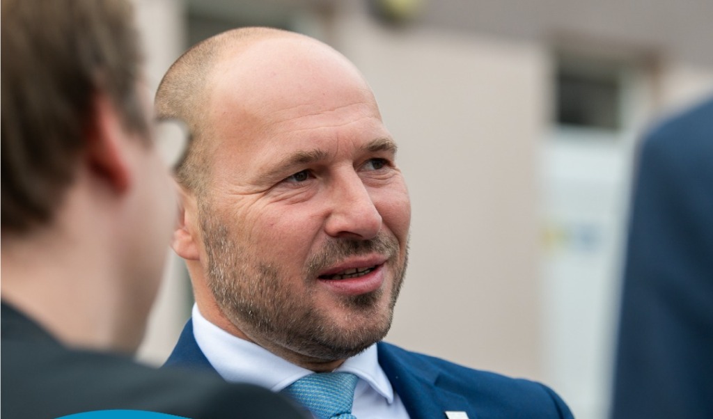 Fenomen Vrtovec: Zakaj stavnice verjamejo v novega mandatarja bolj kot v trenutnega premierja?