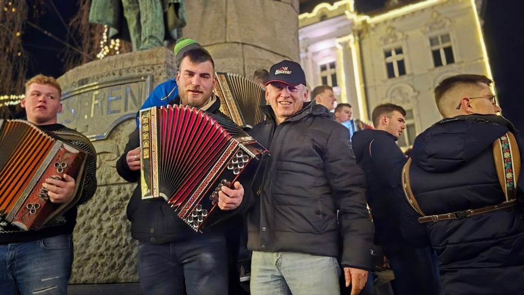 Odprto pismo slovenski javnosti in politiki, napisala sta ga Silvo Mesojedec in Leopold Pungerčar, podprl ju je tudi Zoran Janković