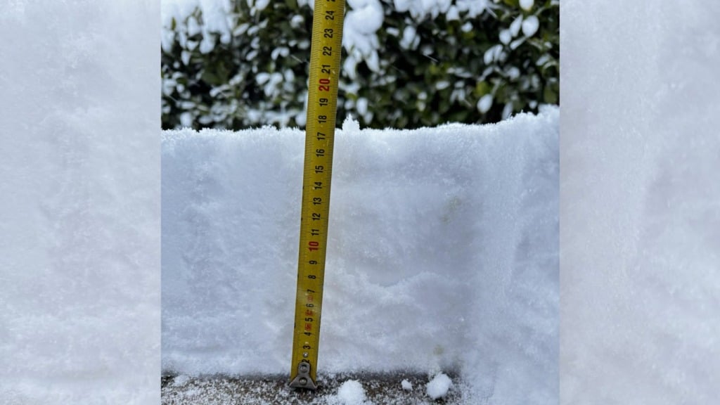 Zimske razmere še trajajo, kje po Sloveniji še sneži in kaj nas čaka na božični dan?
