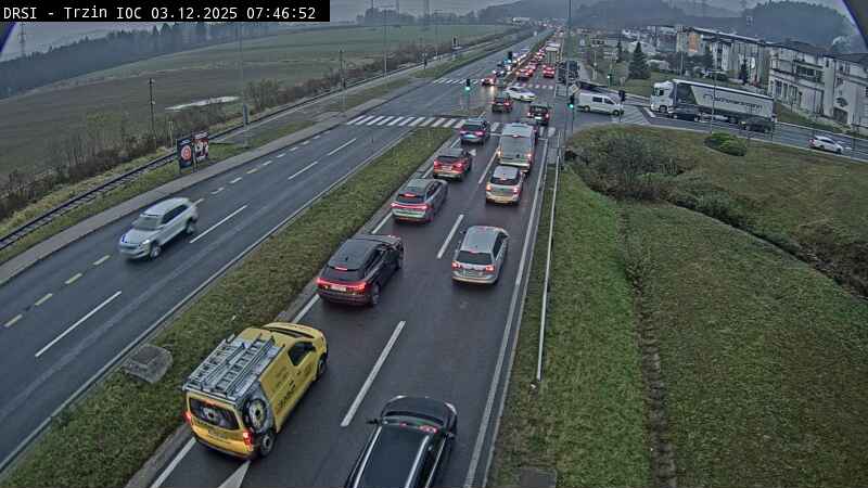 Previdno na gorenjski avtocesti, tu še jutranje konice