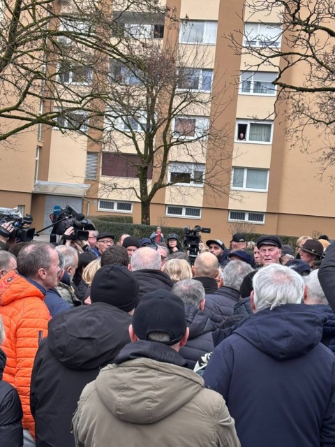 Napeto v Štepanjskem naselju, župan na terenu, napeto že pred uradnim začetkom obiska (FOTO)