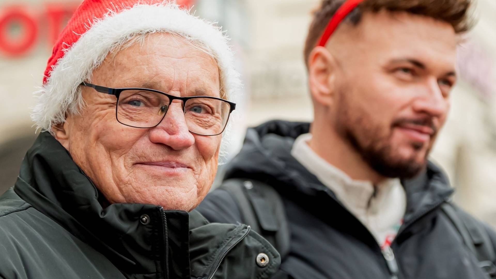 Javnost ga pozna predvsem kot “mariborskega kralja lučk” – že več let v mariborskem Teznu z desettisoči prazničnih lučk okrasi blok in s tem privabi množice obiskovalcev. FOTO: Facebook