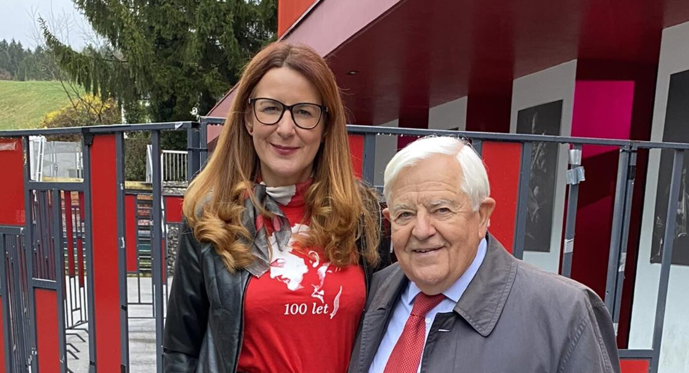 Slovenska političarka Milanu Kučanu namenila javno čestitko, to je zapisala