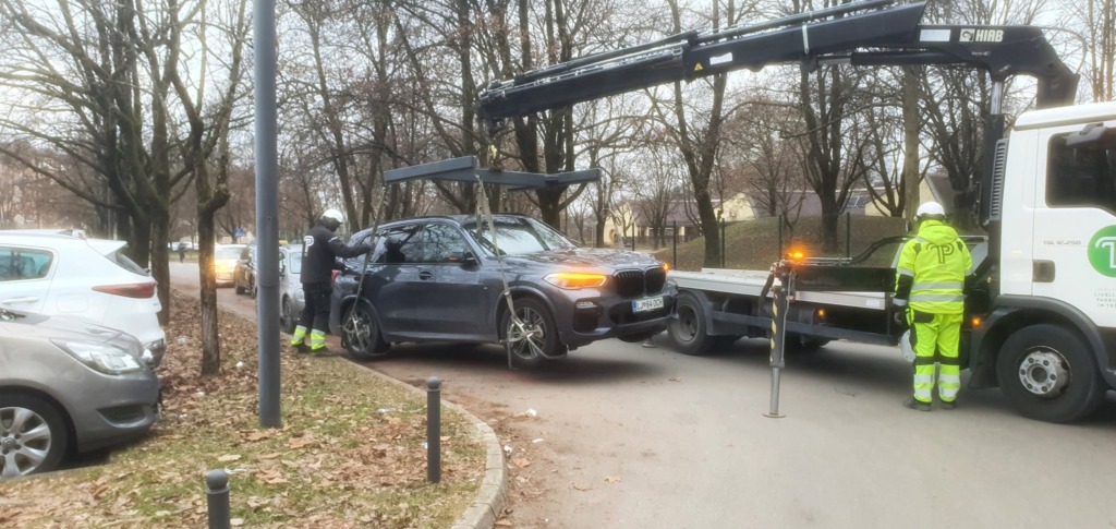 V Ljubljani vre, domačine ogorčil Janković, na FB zapis, kjer se sprašujejo: “Ali bomo počepnili?”