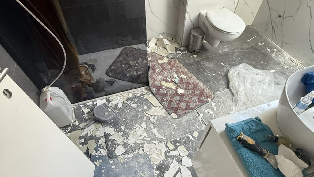 Plačal tisoče evrov za prenovo, hišo pa dobil v razsulu – primer, ki buri Slovenijo (VIDEO in FOTO)