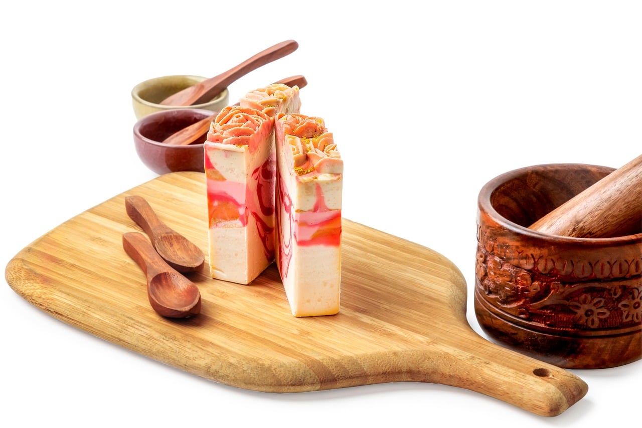 Lesena proti plastični deski za rezanje: Katera je v resnici večje leglo bakterij