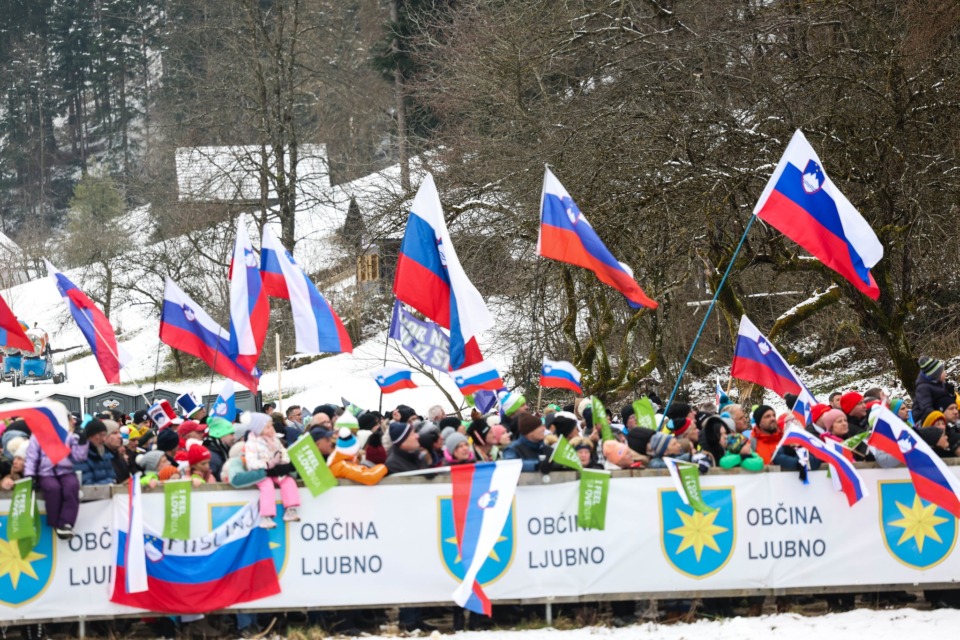 Ljubno že v navijaškem vzdušju, danes ob 12. uri nastopa kar devet Slovenk