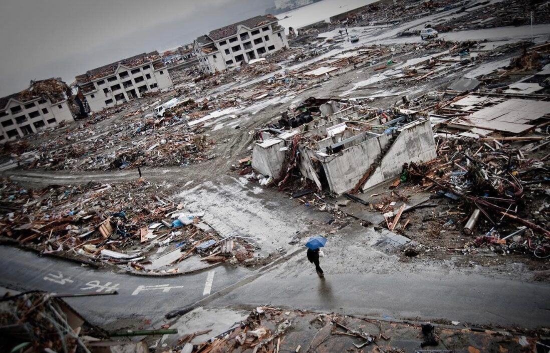 Močan potres uničil mesto