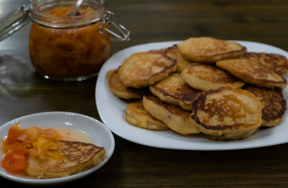 Boxty je izjemno prilagodljiv. Na Irskem ga najpogosteje postrežejo kot del "polnega irskega zajtrka" poleg slanine, klobas in jajc na oko. Vendar pa se odlično obnese tudi kot samostojna jed.