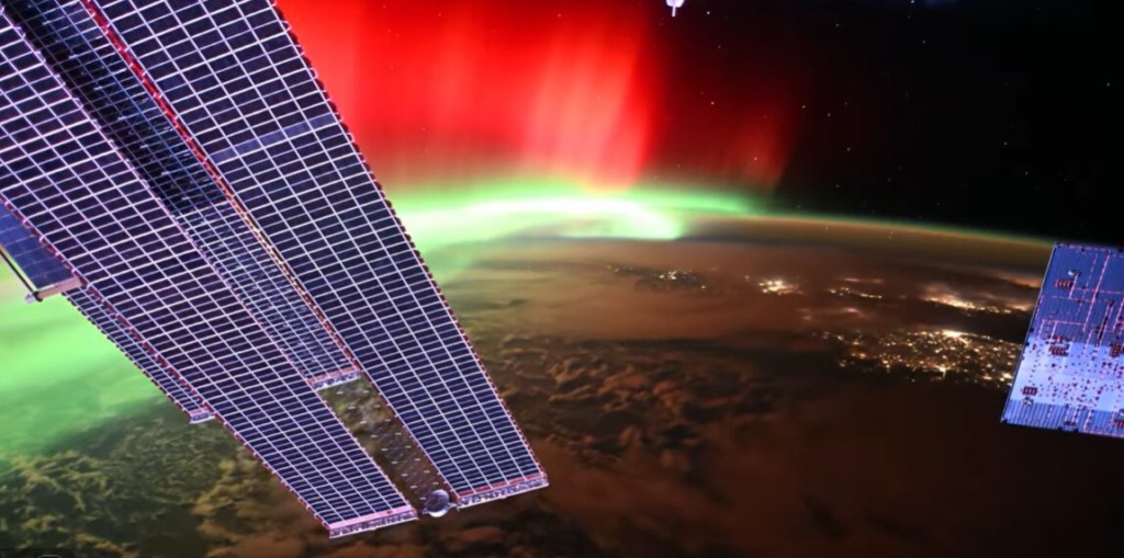 Posnetek, ki obkroža svet: severni sij, posnet iz vesolja, je nekaj nepredstavljivega in dih jemajočega (VIDEO)
