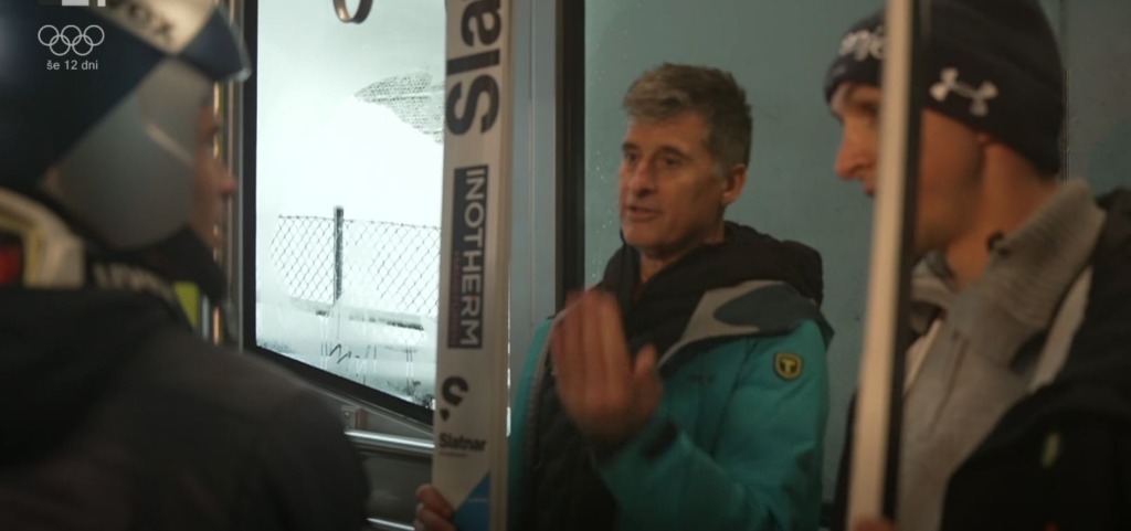 Šok v Oberstdorfu! Domnu Prevcu smučki ušli po skakalnici, kaj bo zdaj?