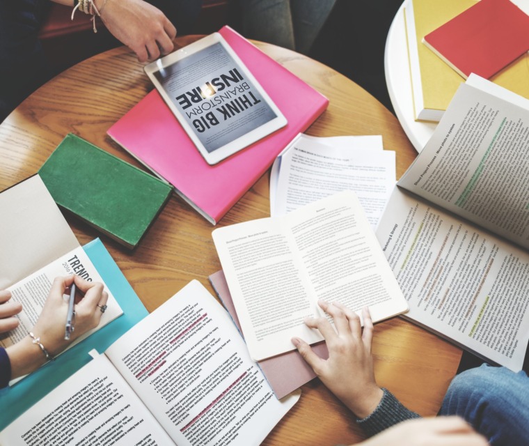 Slovar - NaDlani.si Slovar na mizi