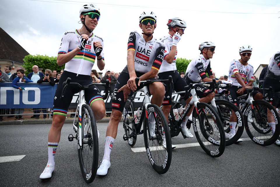 Tadej Pogačar z ekipo UAE Team Emirates