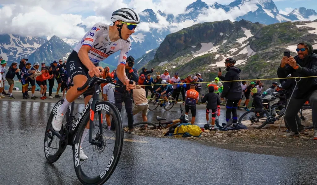 Tadej Pogačar piše zgodbo, ki presega vse zmage