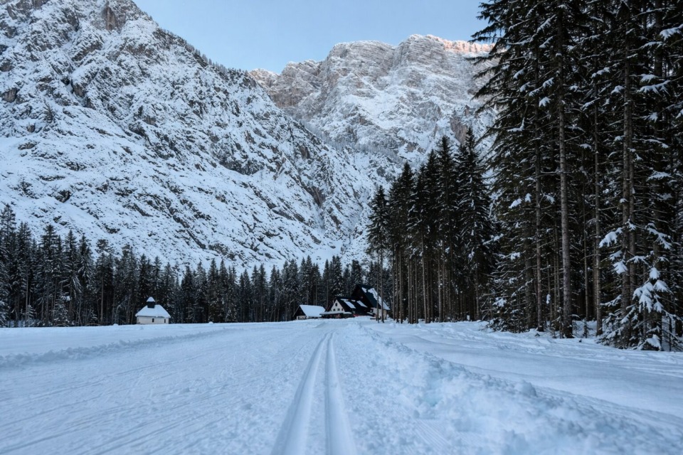 Snežni metež zasul Tamar in Planico, snega skoraj do pasu
