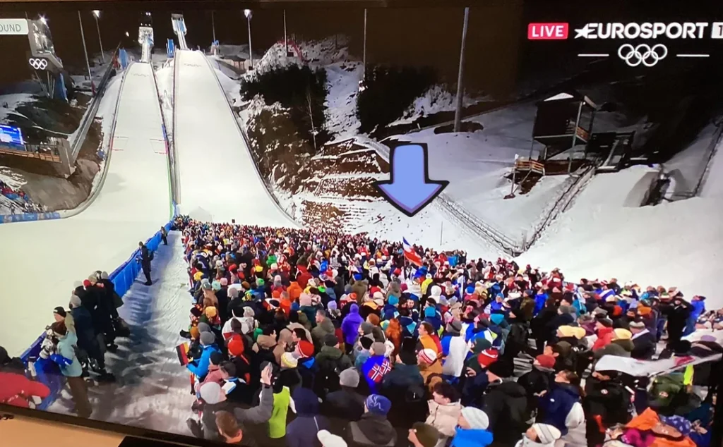 Primož Roglič, ki je bil tudi sam nekoč smučarski skakalec, je v ponedeljek prišel v Predazzo, da bi spodbujal slovenske reprezentante. FOTO: X