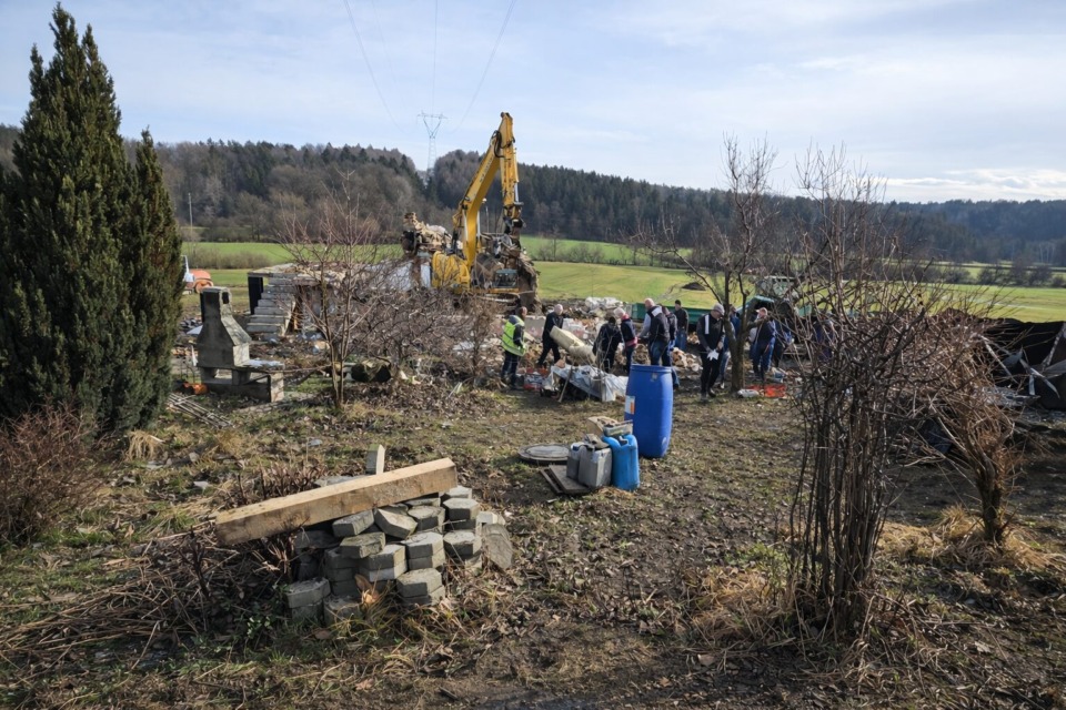 Družini Kokljič–Kukovič je ogenj vzel streho nad glavo – zdaj zanje organizirajo dobrodelno akcijo
