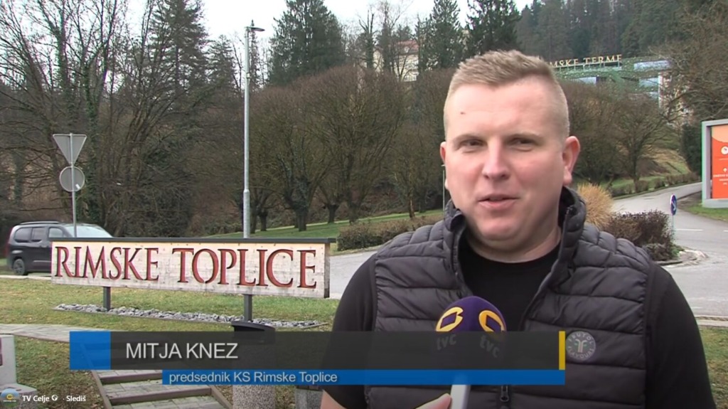To je predsednik KS Rimske Toplice, oglasil se je zaradi term in povedal na glas, da se takih zabav ne udeležuje. Pred kamero kar v kratkih rokavih