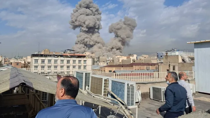 ZDA in Izrael napadla Iran: Teheran napoveduje uničujoč odgovor – svet na robu nove vojne? (VIDEO)