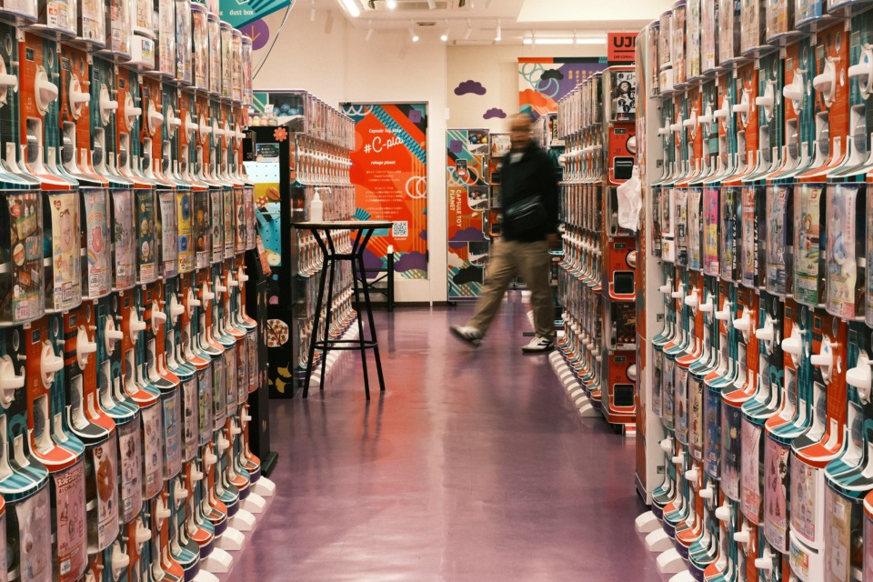 elektronske etikete prinašajo tudi nekaj, kar kupci dejansko pozdravljajo, če je uporabljeno pošteno. To je inteligentno zniževanje cen pred iztekom roka uporabe.
