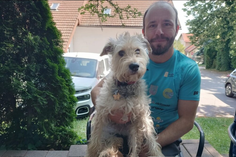 Sanje, da bo obhodil cel svet, so se ustavile – kaj se dogaja z zdravjem Oliverja?
