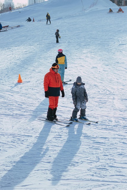 Družina se odpravlja na smučanje za šolske počitnice 2026/2027