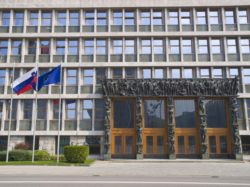 Končno žarek upanja za starše: poslanci podprli sklad za zdravljenje redkih bolezni