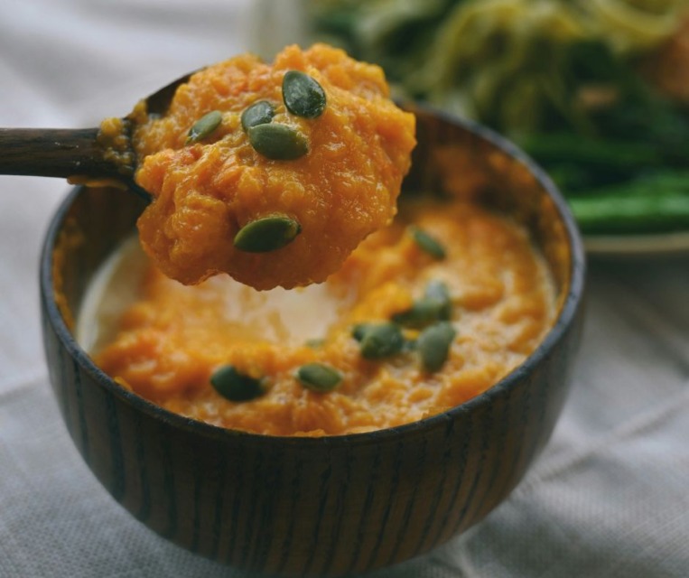 Danes polento povezujemo skoraj izključno s koruzo. Izjema je le  polenta taragna. pri kateri je koruzni moki primešana še ajdova moka.