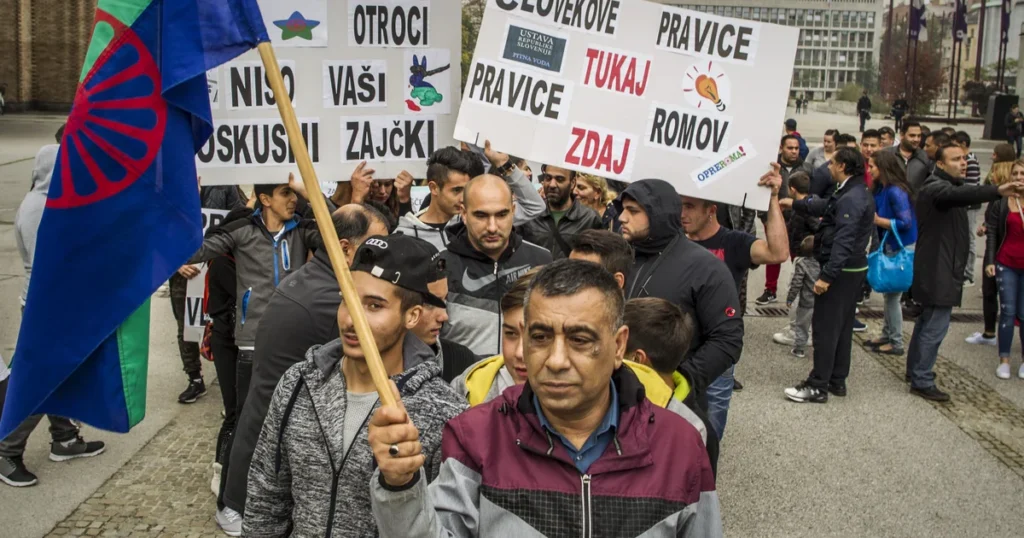 Eksplozija nezadovoljstva: Ker niso uspeli v Novem mestu, Romi grozijo s protestom v Ljubljani! (FOTO)