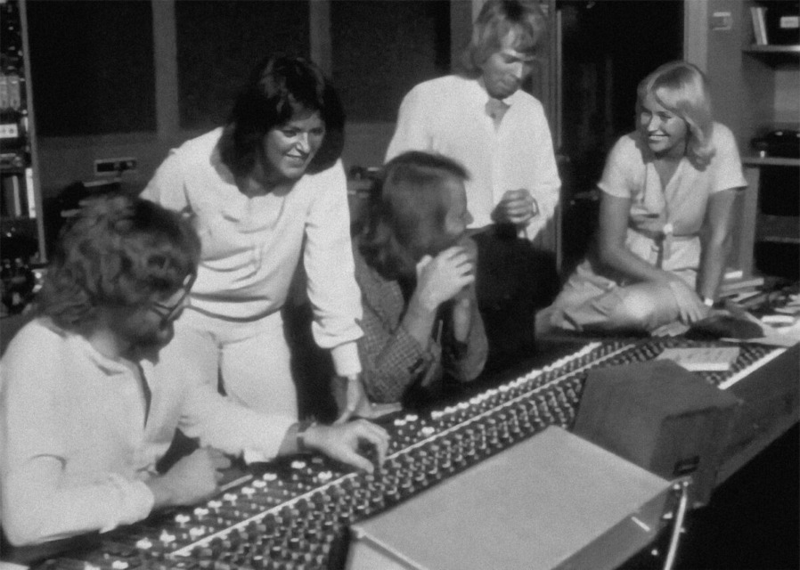 Skupina ABBA v glasbenem studiu