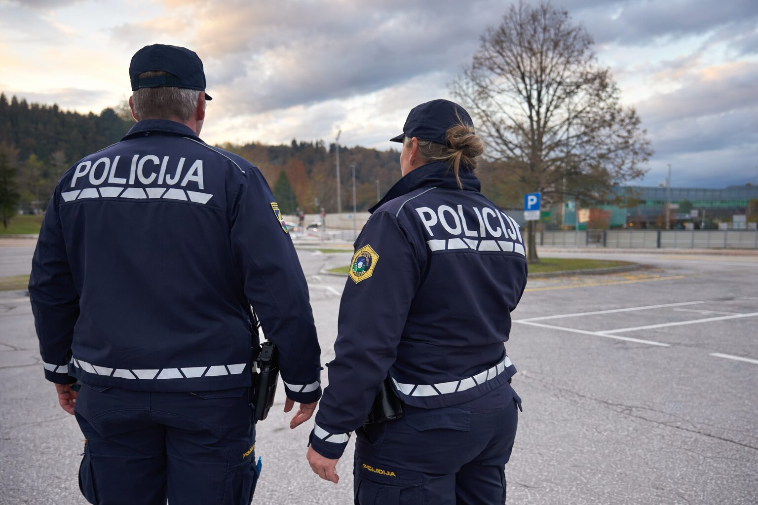 Velika policijska akcija pri Moravčah: specialna enota na terenu, stanovalcem naročili, naj ostanejo doma
