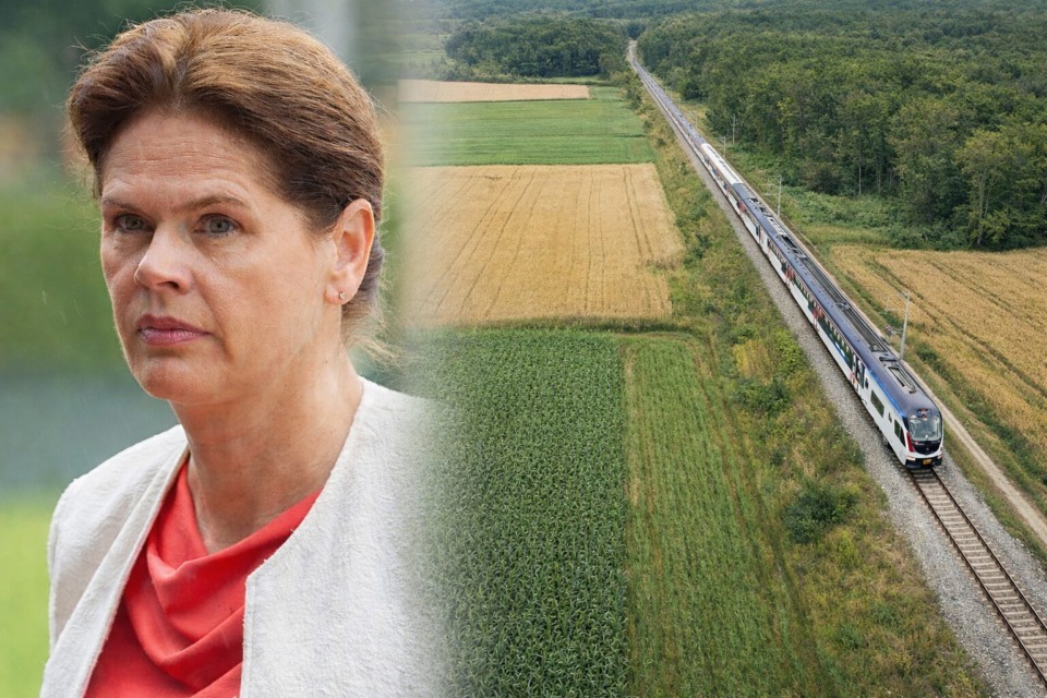 Gorenjska na nogah: železniška trasa Ljubljana - Brnik naj bi uničila gozdove in polja – poglejte, zakaj so ljudje besni
