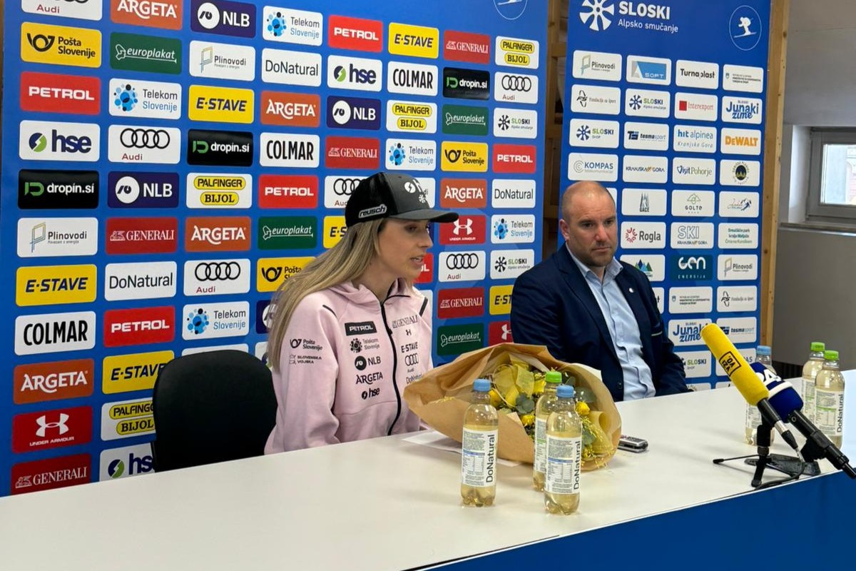 Danes je naredila črto pod svojo kariero: na Smučarski zvezi Slovenije velik šopek za Ano