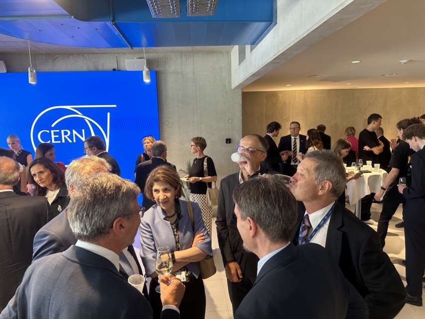 CERN Slovenija predstavitev Vir: Facebook Institut "Jožef Stefan"