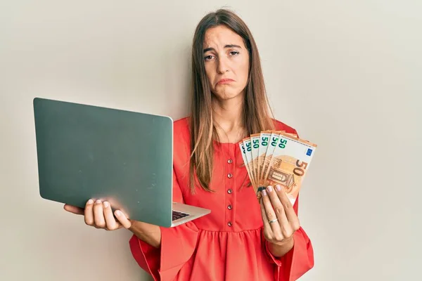 Povprečna plača: kdo služi 2000 evrov in kdo dobi 1200 – kam pa spadate vi?