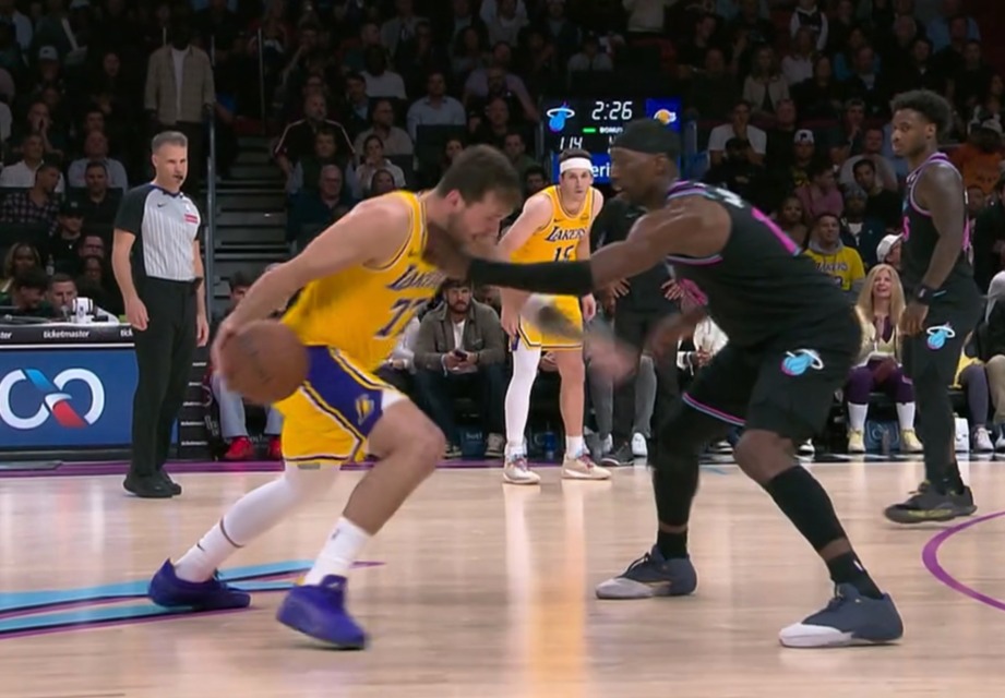 Luka Dončić na dan očetov v MVP formi: 60 točk in še ena noč, ki je NBA ne bo pozabila