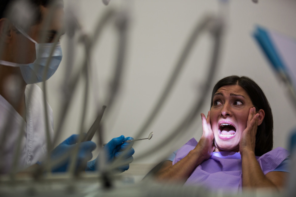 Endodontija, ženska v strahu