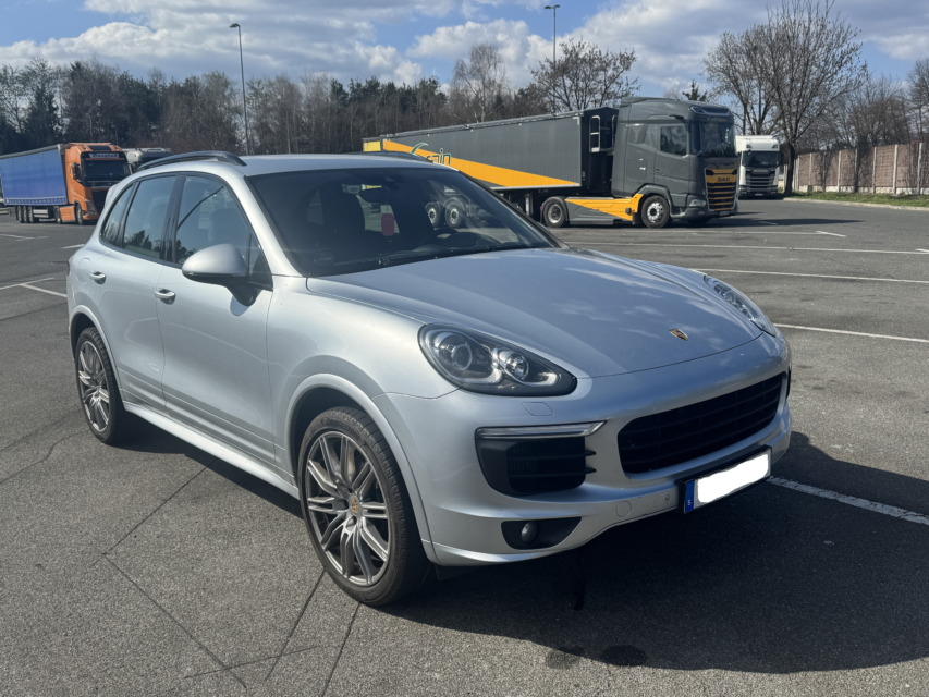 Ujeli 26-letnika - vozil ukraden Porsche Cayenne, policija mu ga je zasegla