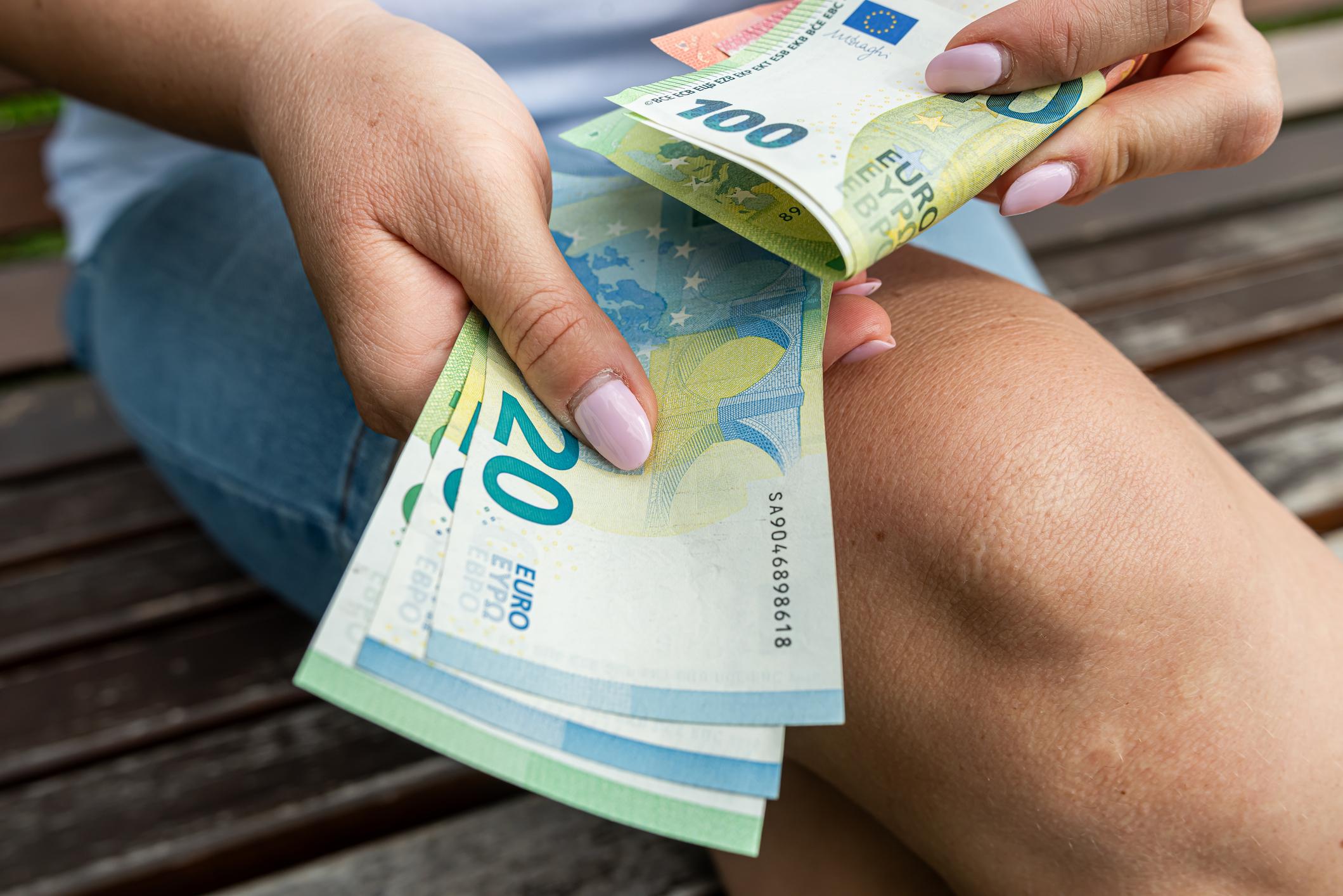 izredna denarna socialna pomoč znesek evri