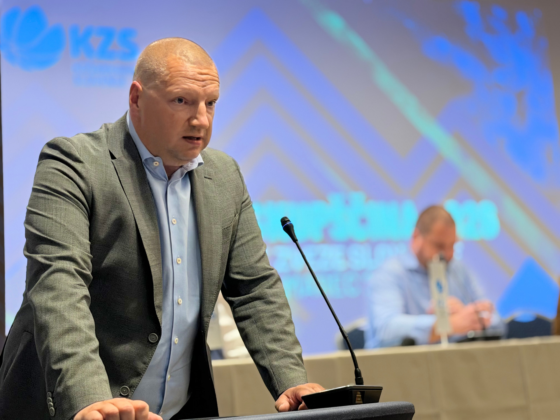 Ostaja predsednik, njegov mandat daljši kot pri Stanetu Dolancu