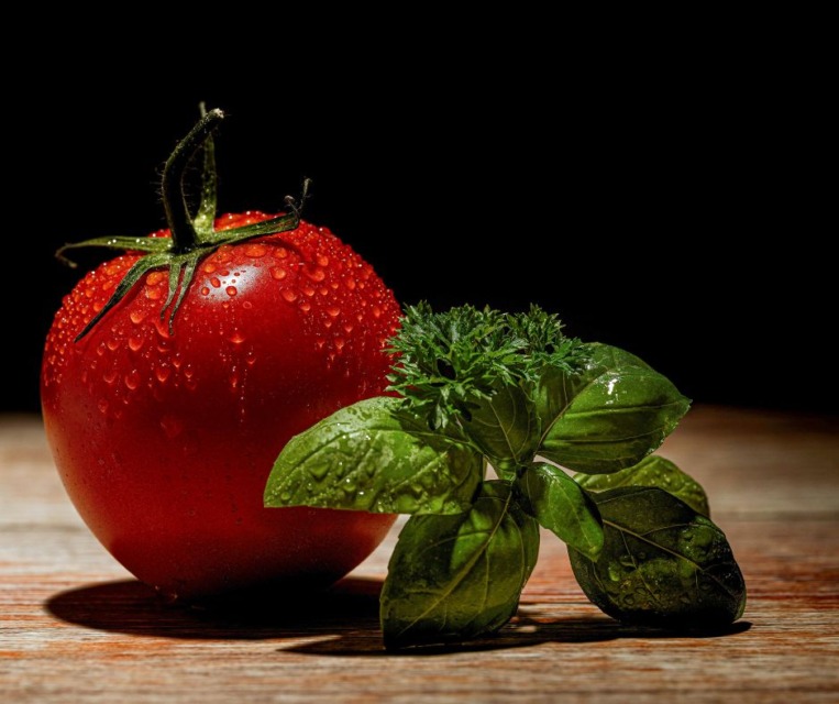 Paradižniki v konzervah so skrivno orožje chefov! Katero vrsto izbrati za popolne omake in zakaj so konzervirani plodovi boljši od svežih