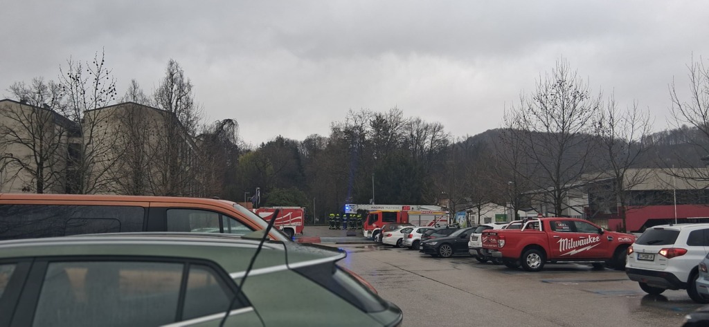 Zagorelo na eni izmed dolenjskih osnovih šol, posredovali gasilci