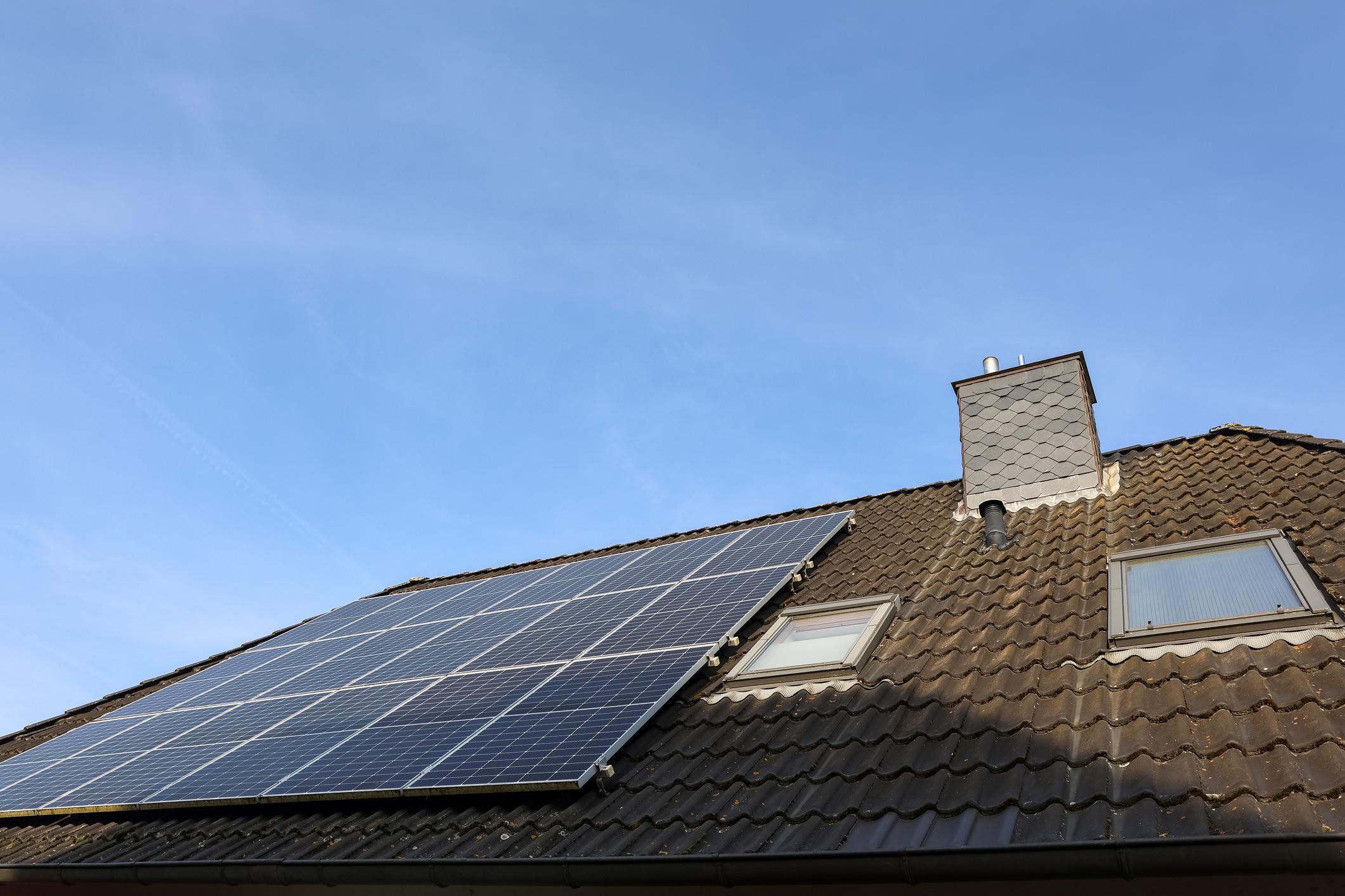 sončna elektrarna na hiši samooskrba elektrika