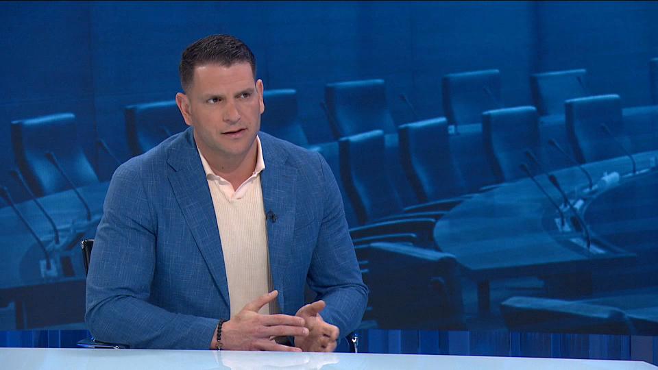 Rokovanje med Zoranom Stevanovićem in Janezom Janšo ni bilo le srečanje dveh dlani.